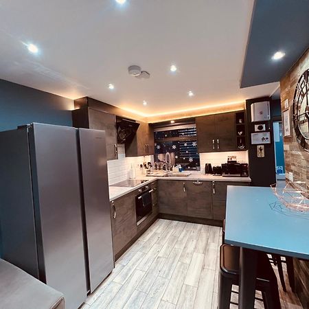 Modern Suites -5 Bedroom House- With Free Parking Birmingham City Екстериор снимка