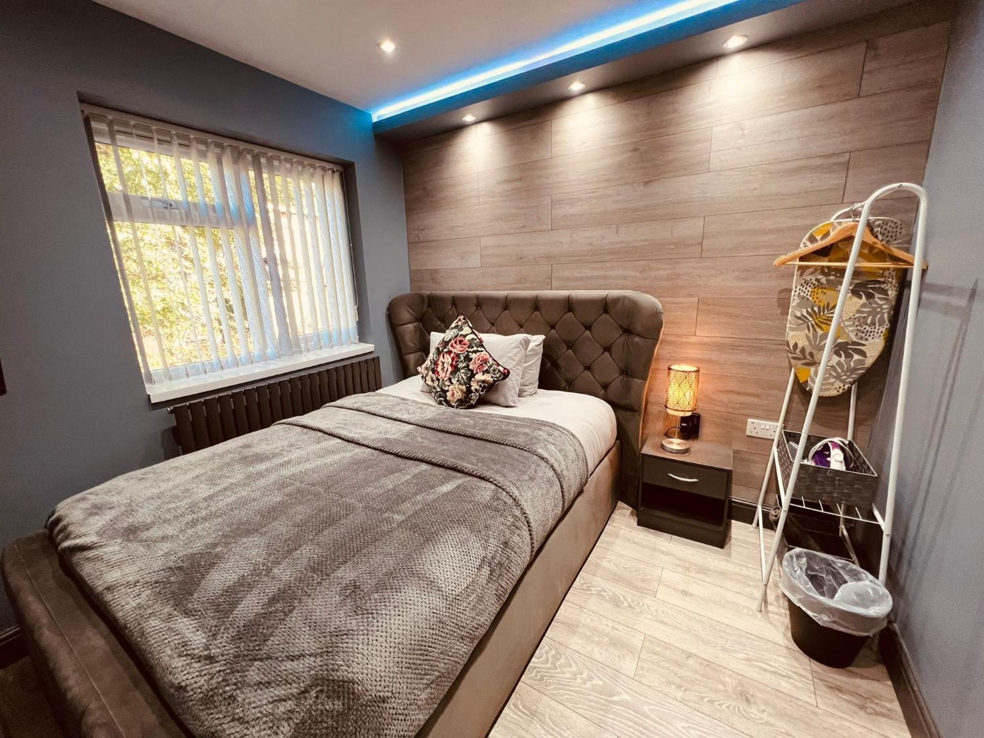 Modern Suites -5 Bedroom House- With Free Parking Birmingham City Екстериор снимка