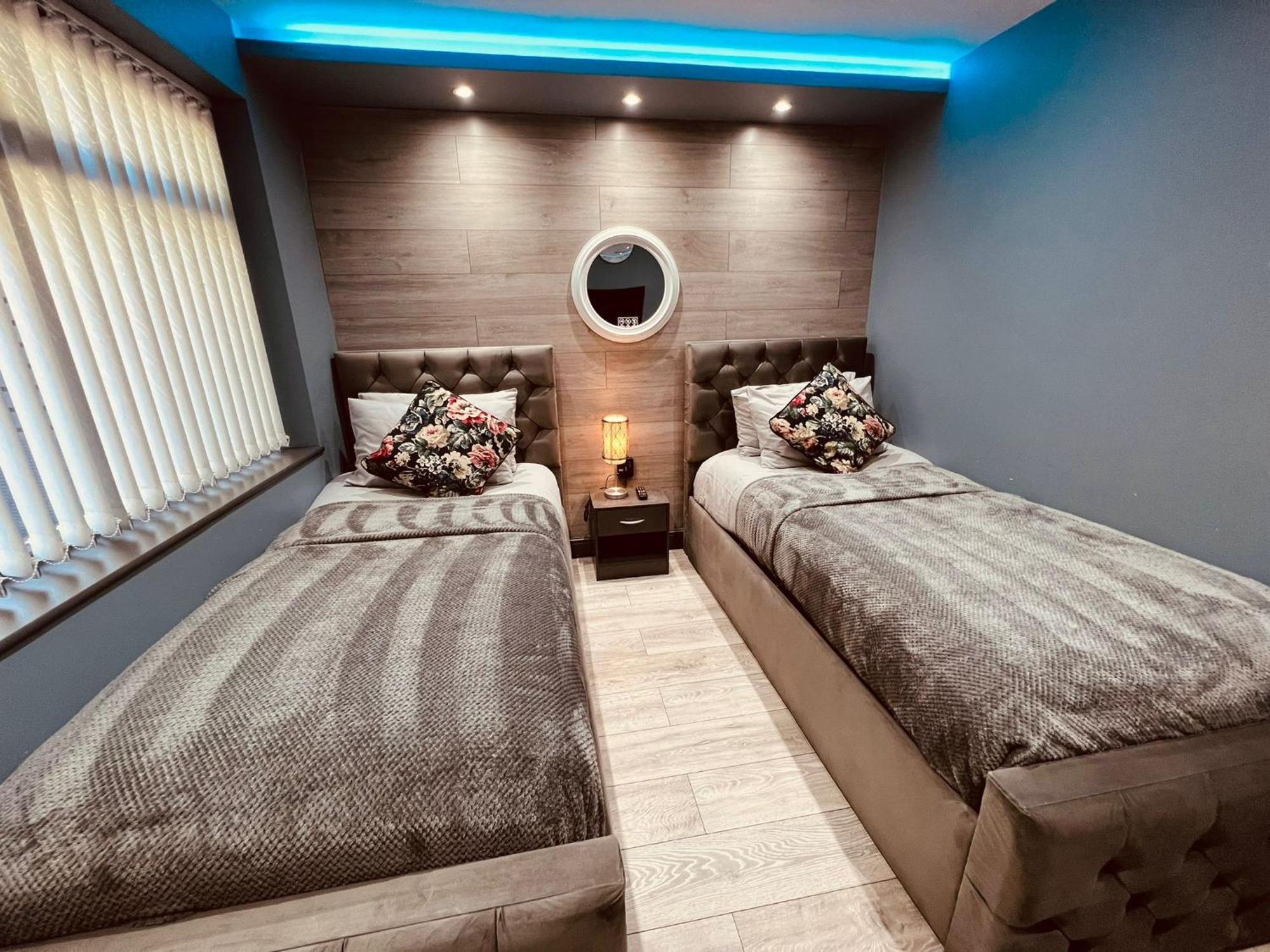 Modern Suites -5 Bedroom House- With Free Parking Birmingham City Екстериор снимка