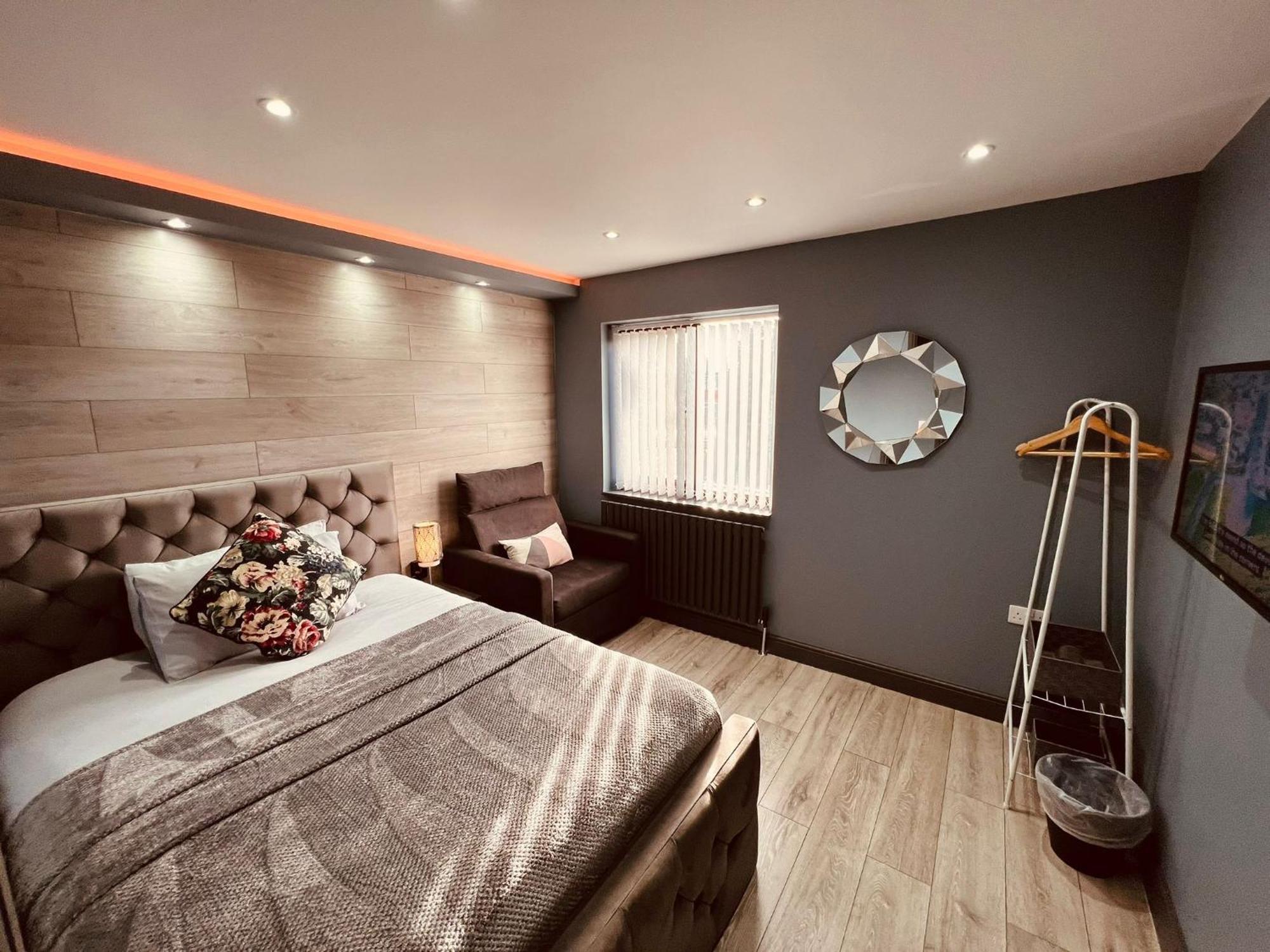 Modern Suites -5 Bedroom House- With Free Parking Birmingham City Екстериор снимка