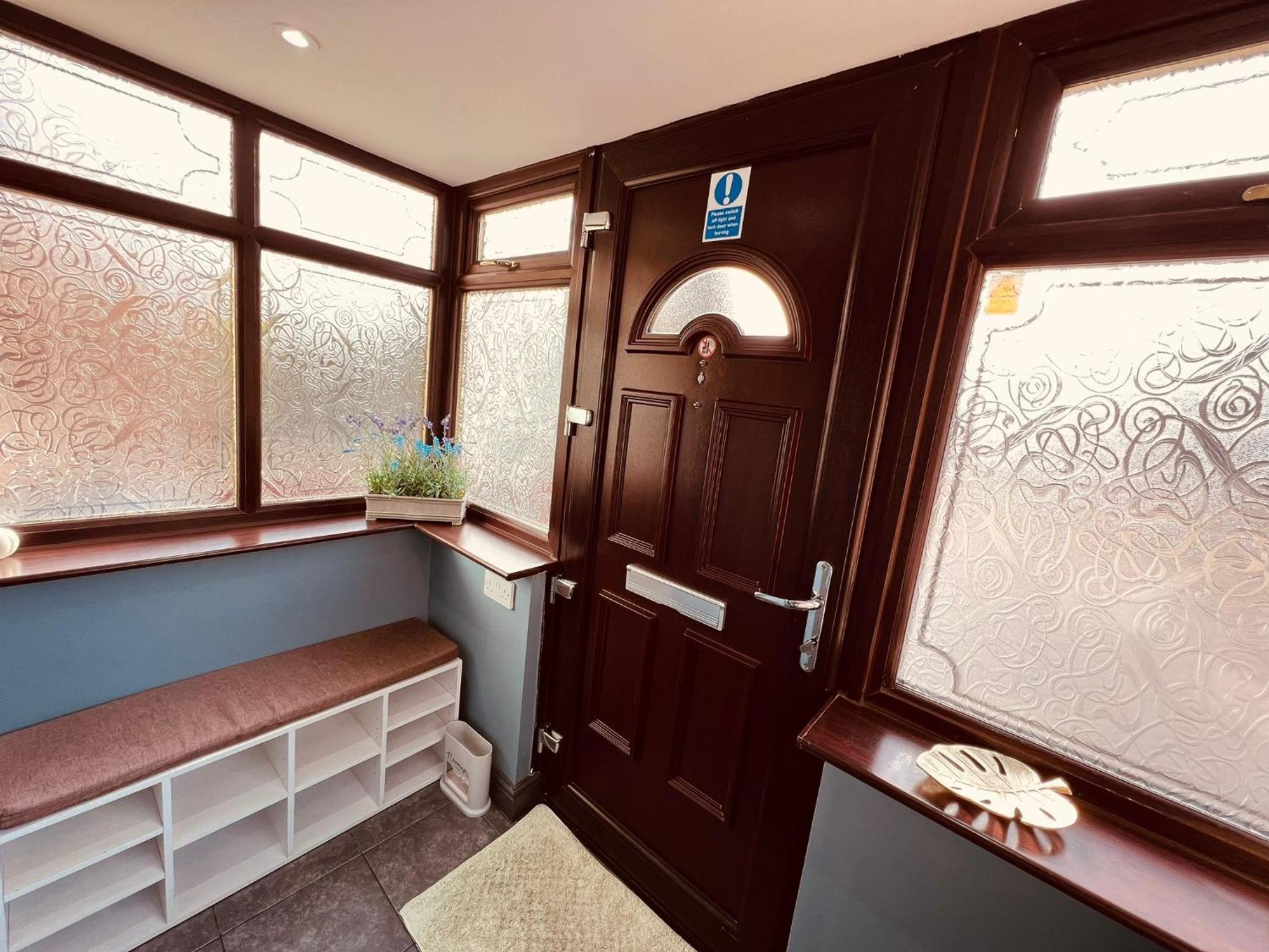 Modern Suites -5 Bedroom House- With Free Parking Birmingham City Екстериор снимка