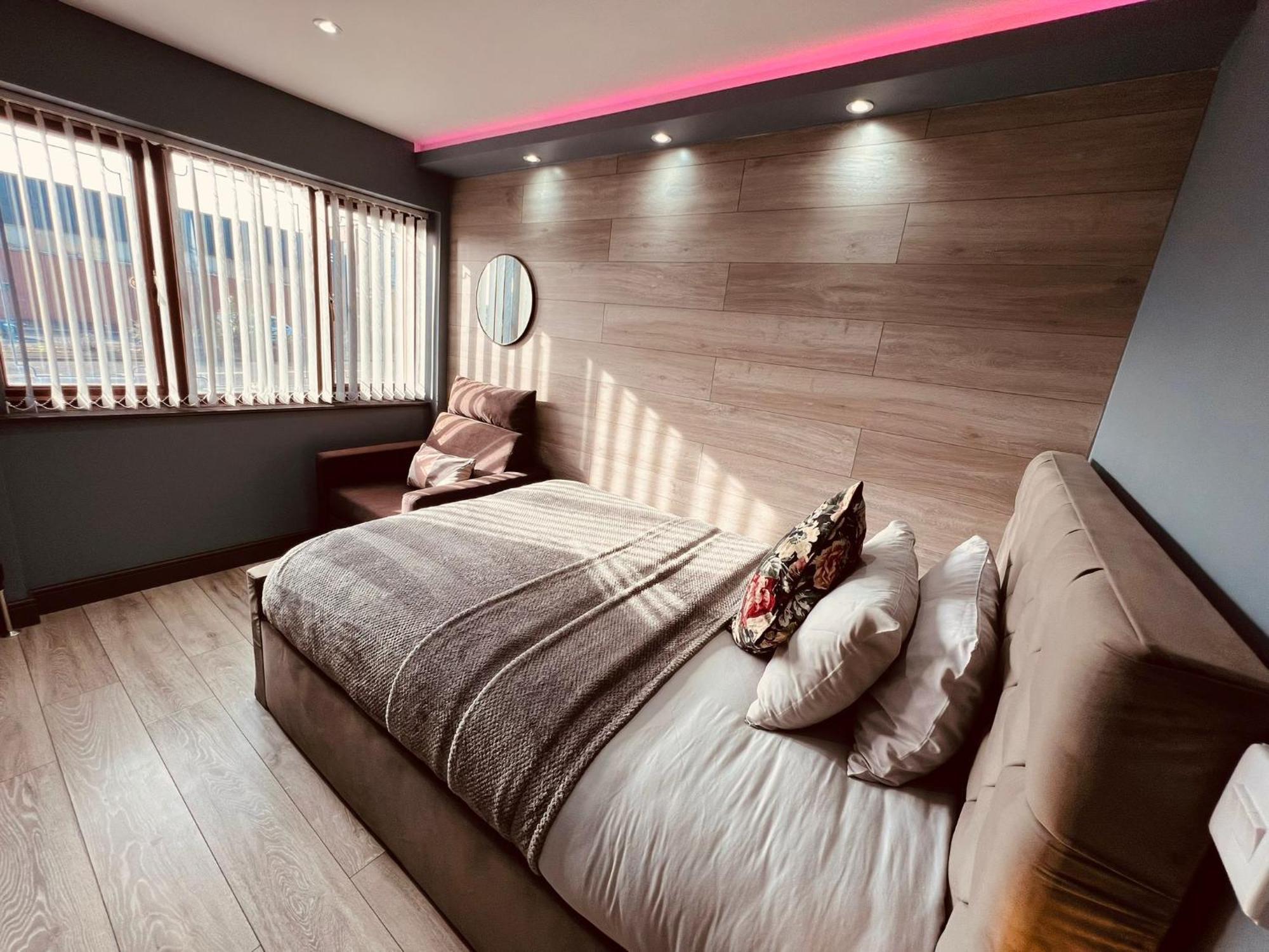 Modern Suites -5 Bedroom House- With Free Parking Birmingham City Екстериор снимка