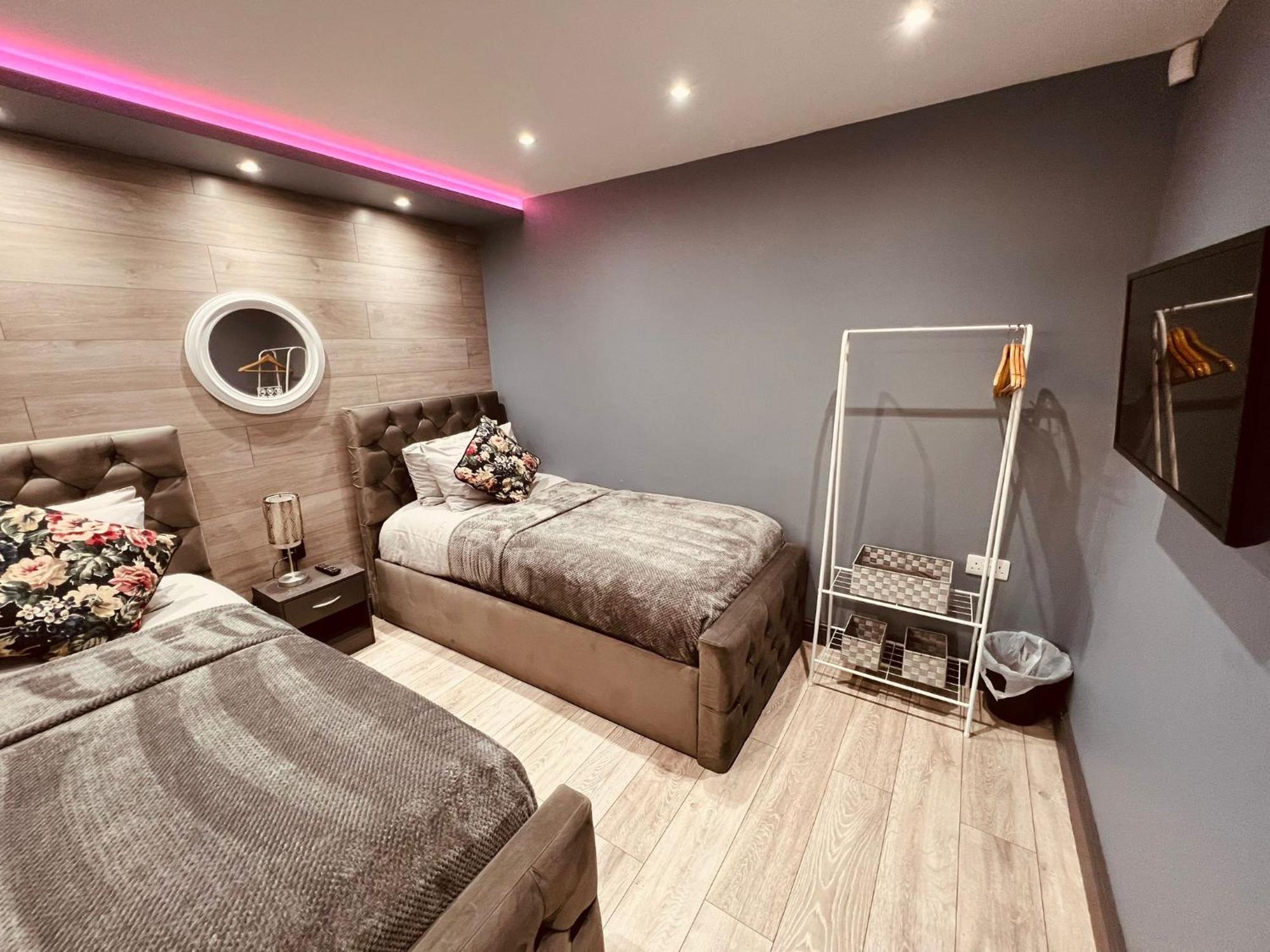 Modern Suites -5 Bedroom House- With Free Parking Birmingham City Екстериор снимка