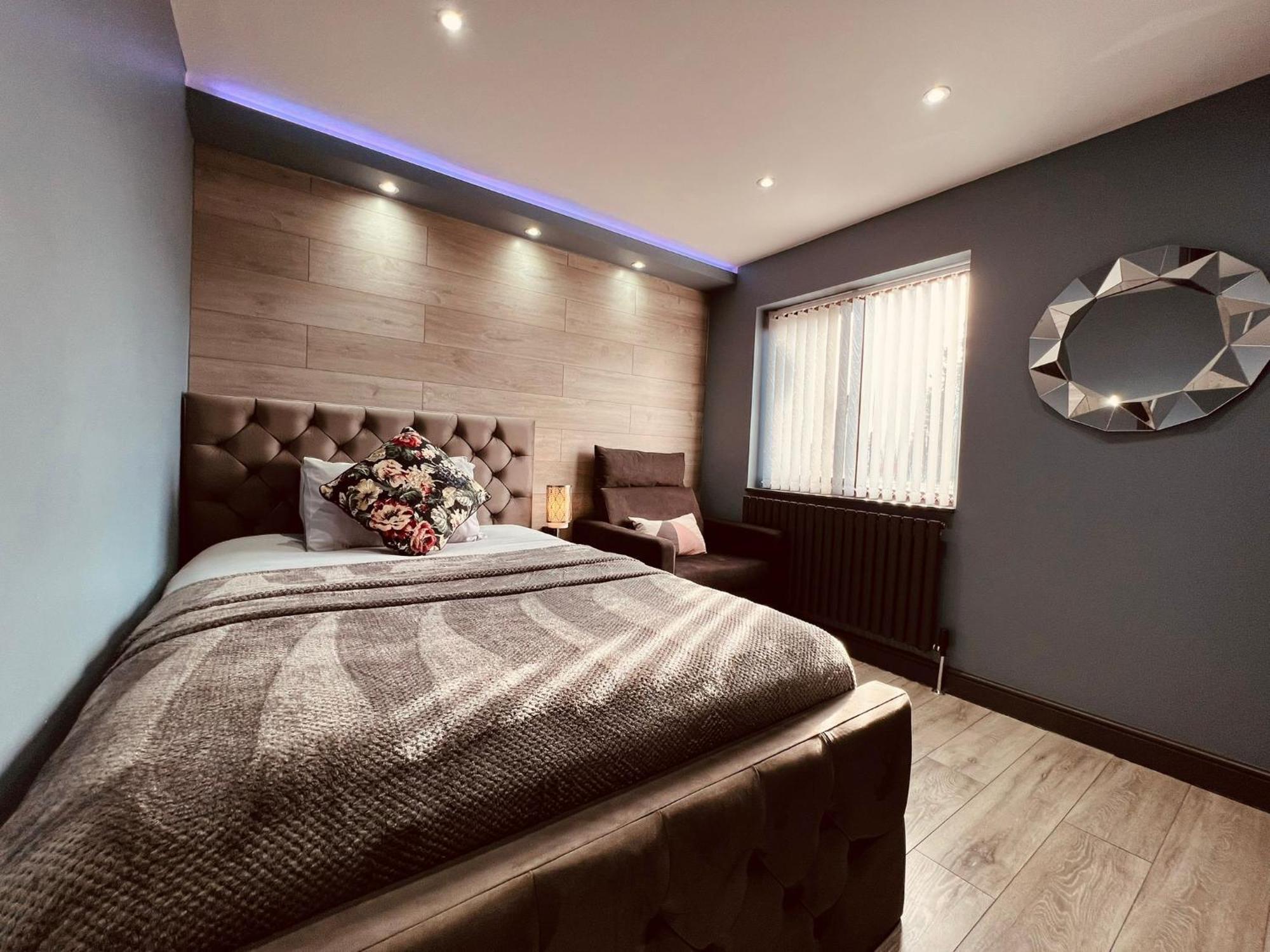 Modern Suites -5 Bedroom House- With Free Parking Birmingham City Екстериор снимка