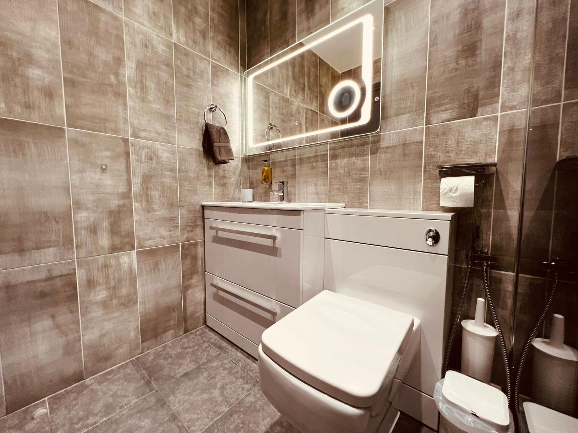 Modern Suites -5 Bedroom House- With Free Parking Birmingham City Екстериор снимка