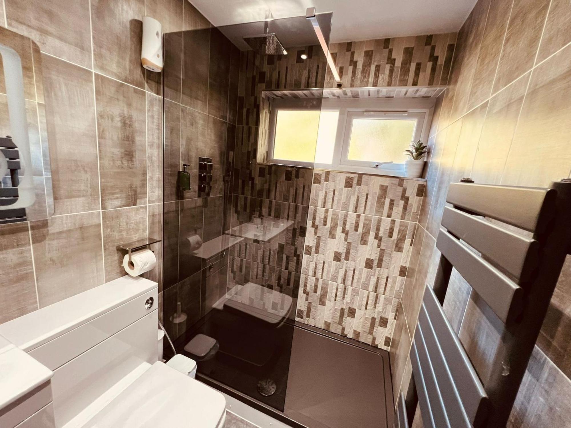 Modern Suites -5 Bedroom House- With Free Parking Birmingham City Екстериор снимка