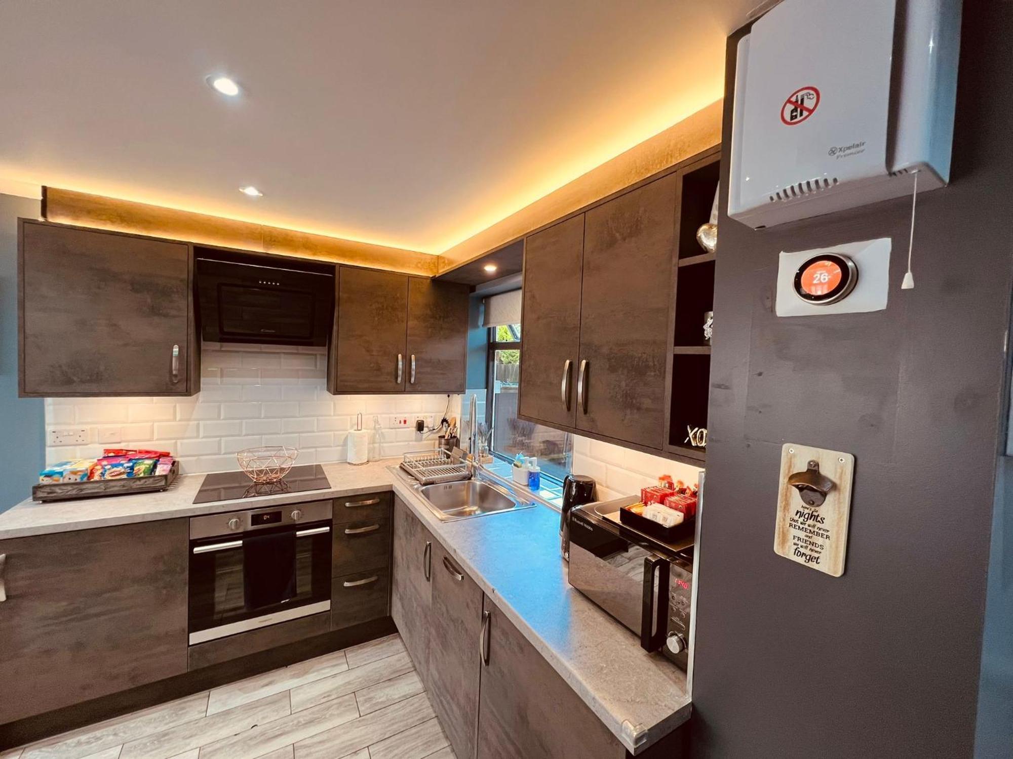 Modern Suites -5 Bedroom House- With Free Parking Birmingham City Екстериор снимка