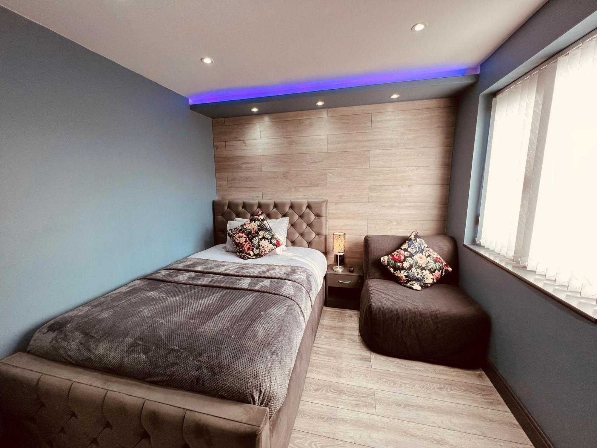 Modern Suites -5 Bedroom House- With Free Parking Birmingham City Екстериор снимка