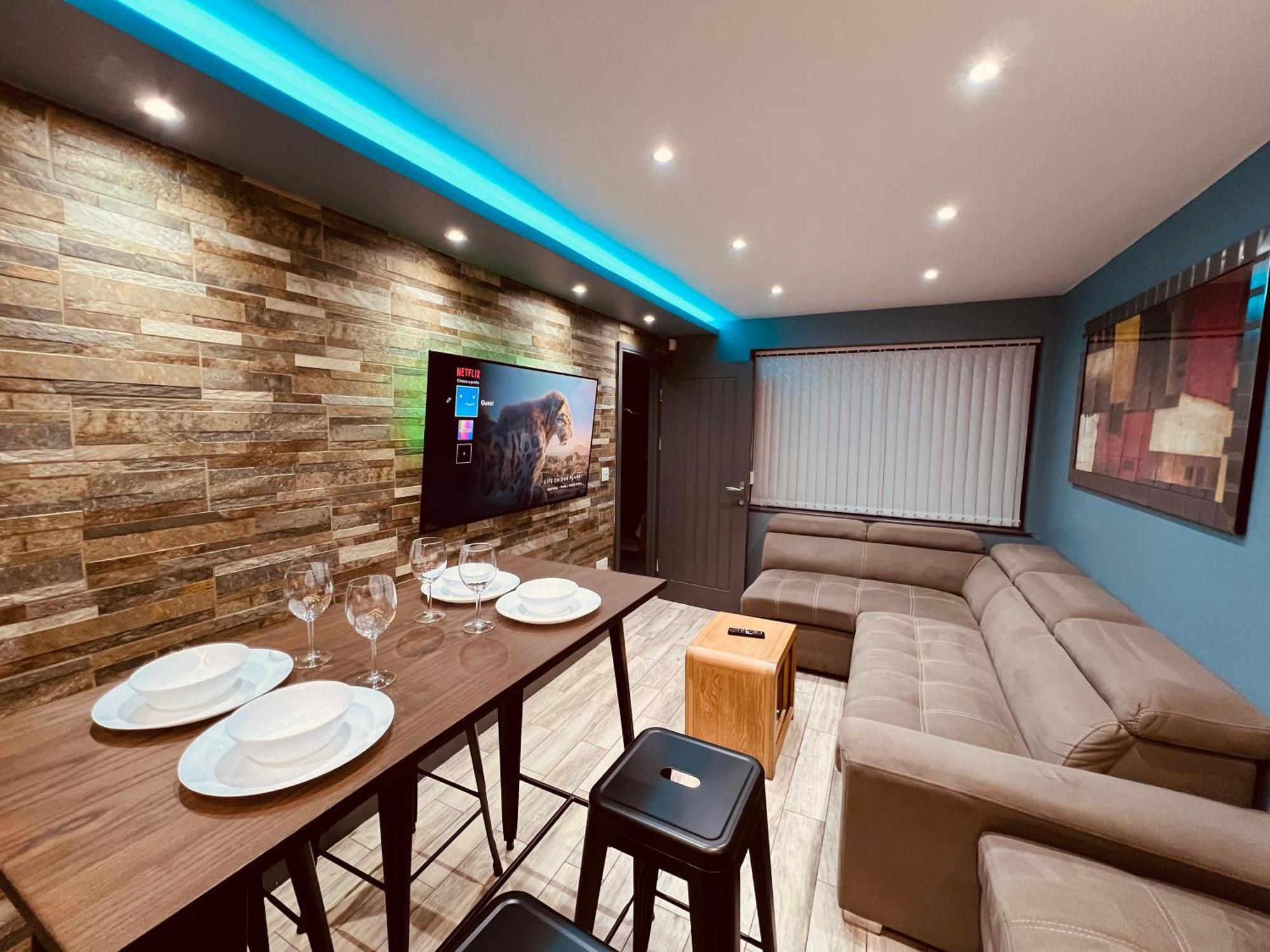 Modern Suites -5 Bedroom House- With Free Parking Birmingham City Екстериор снимка