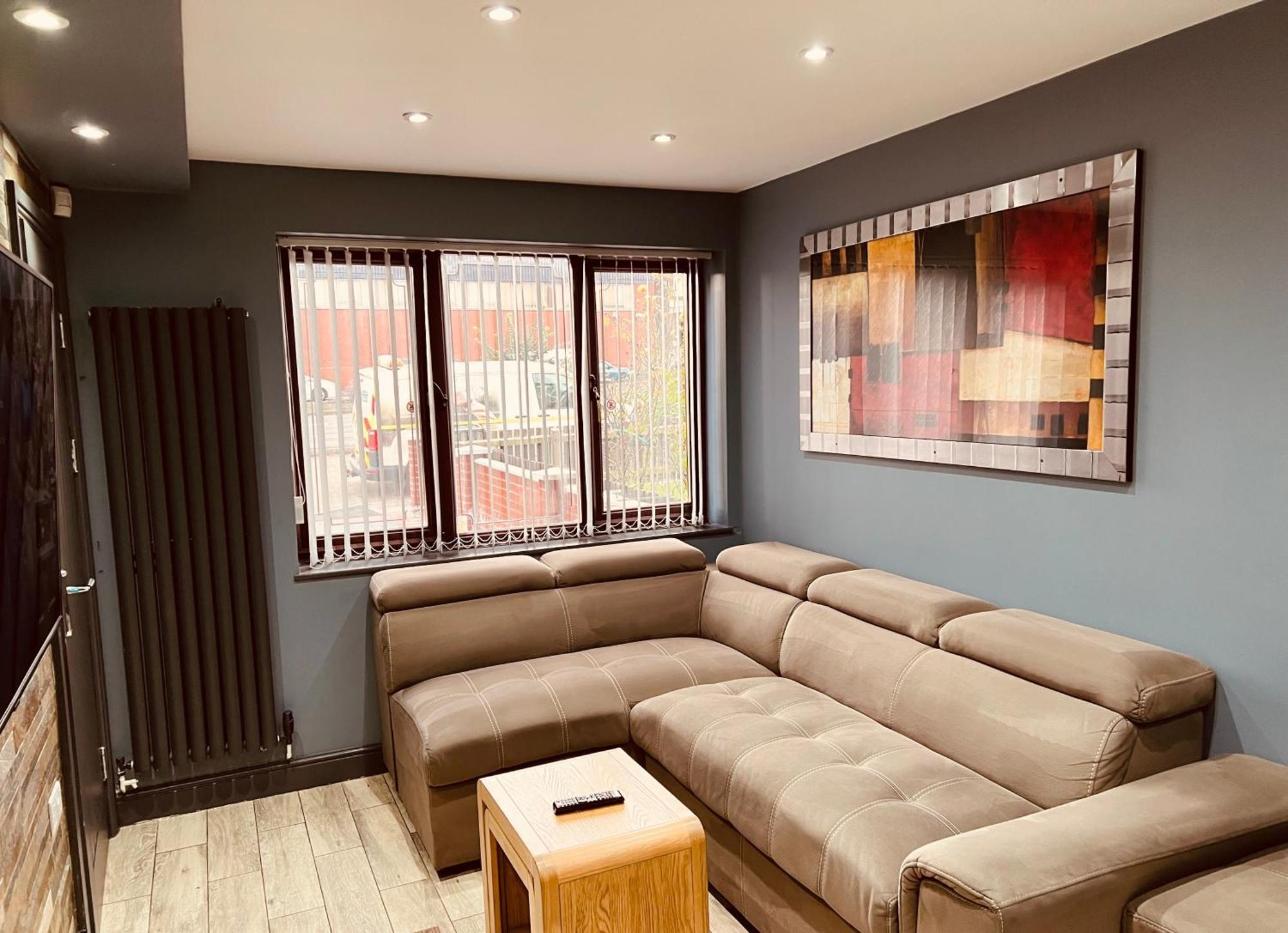 Modern Suites -5 Bedroom House- With Free Parking Birmingham City Екстериор снимка