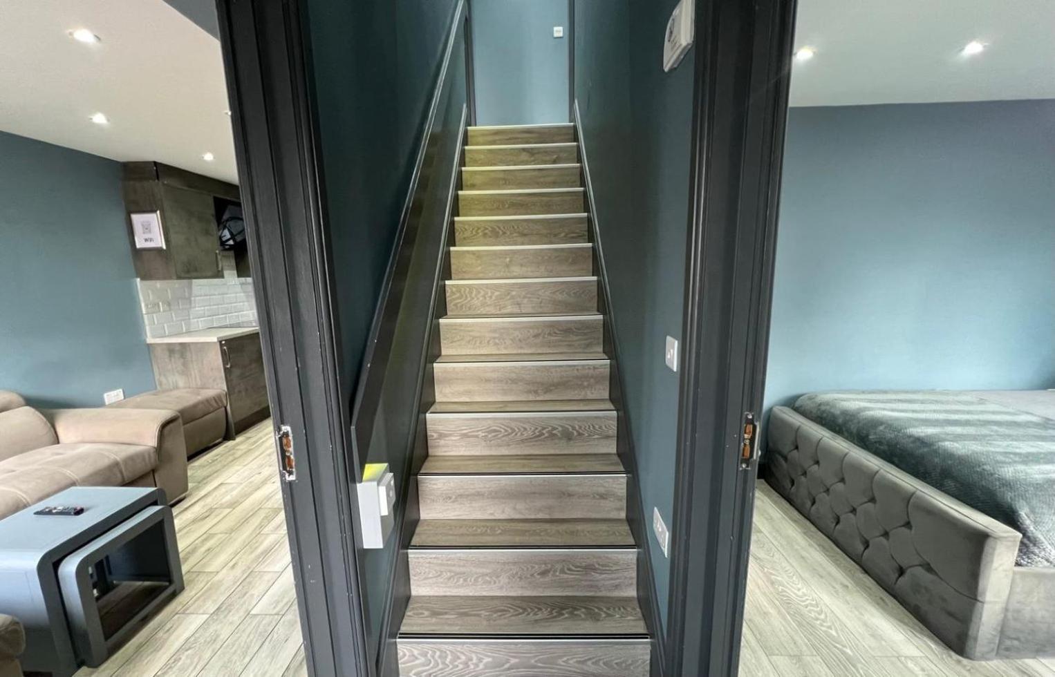 Modern Suites -5 Bedroom House- With Free Parking Birmingham City Екстериор снимка