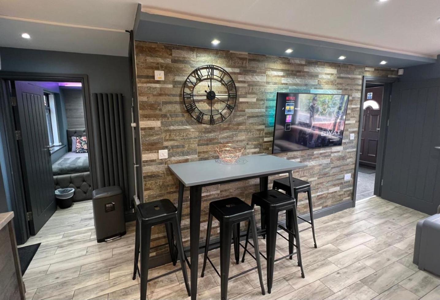 Modern Suites -5 Bedroom House- With Free Parking Birmingham City Екстериор снимка