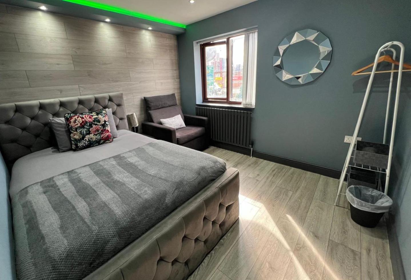 Modern Suites -5 Bedroom House- With Free Parking Birmingham City Екстериор снимка