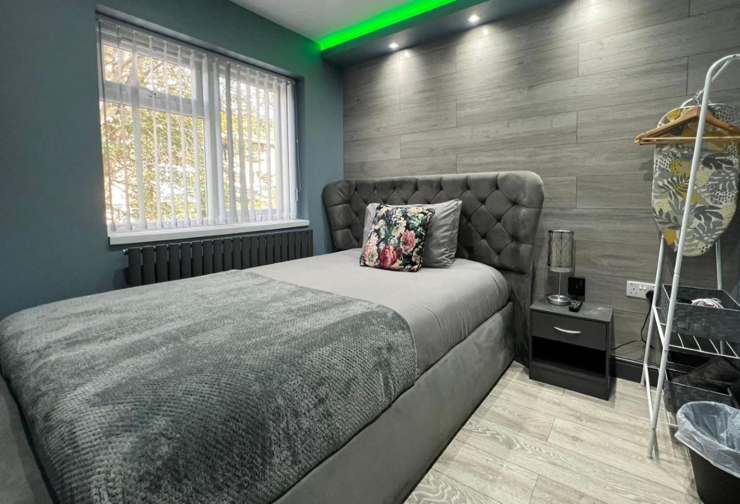 Modern Suites -5 Bedroom House- With Free Parking Birmingham City Екстериор снимка