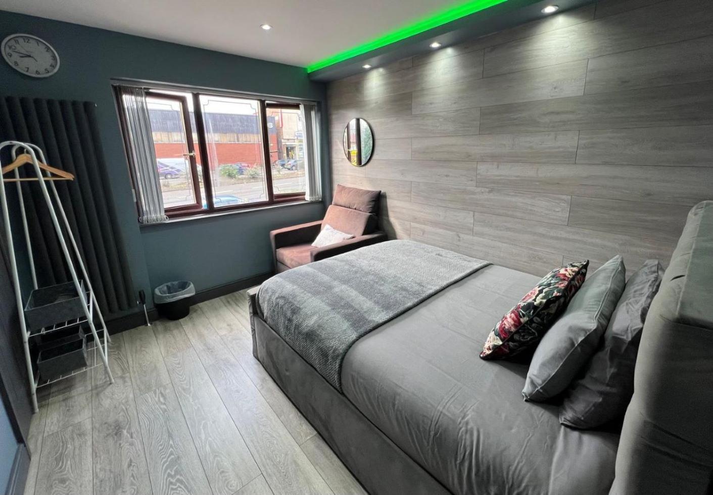 Modern Suites -5 Bedroom House- With Free Parking Birmingham City Екстериор снимка
