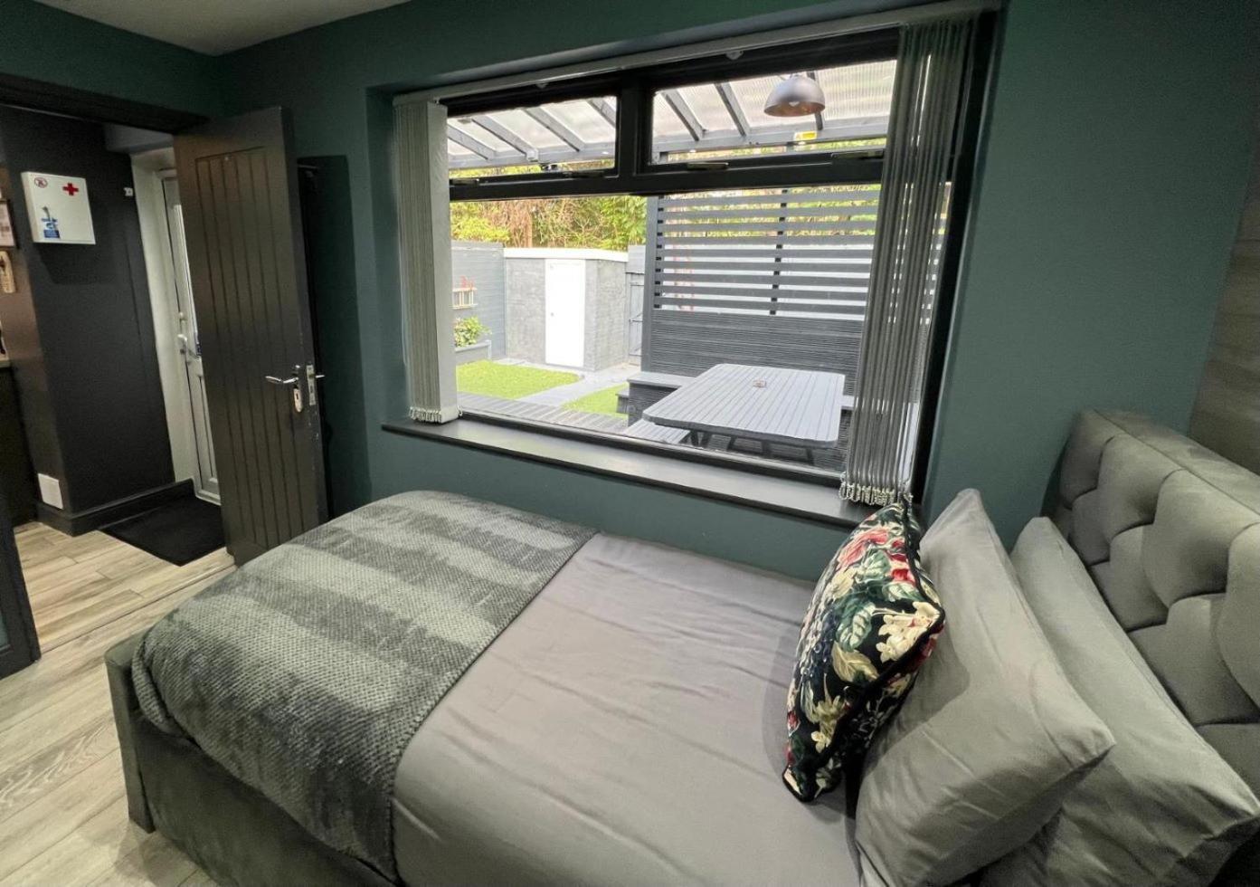 Modern Suites -5 Bedroom House- With Free Parking Birmingham City Екстериор снимка