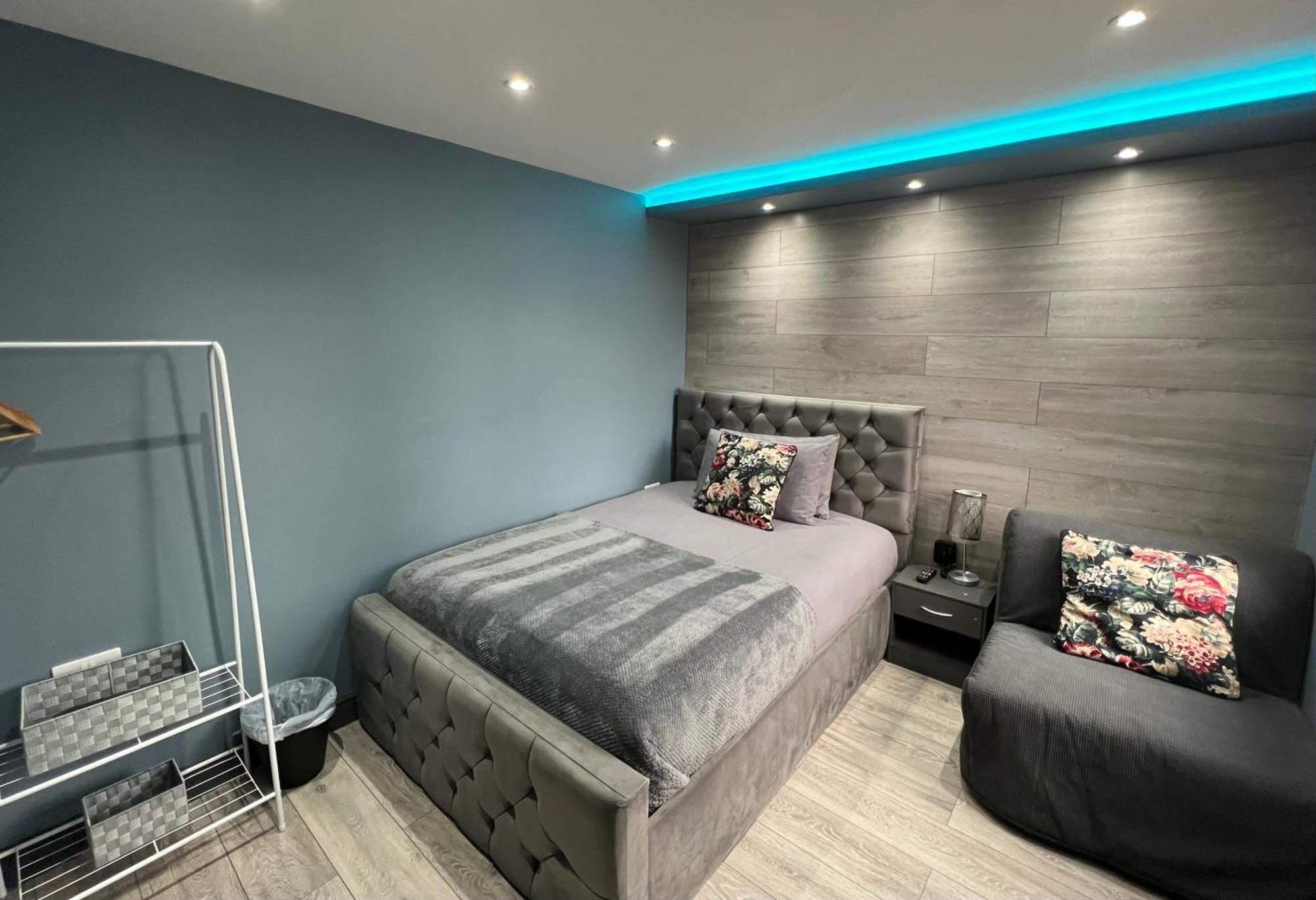 Modern Suites -5 Bedroom House- With Free Parking Birmingham City Екстериор снимка