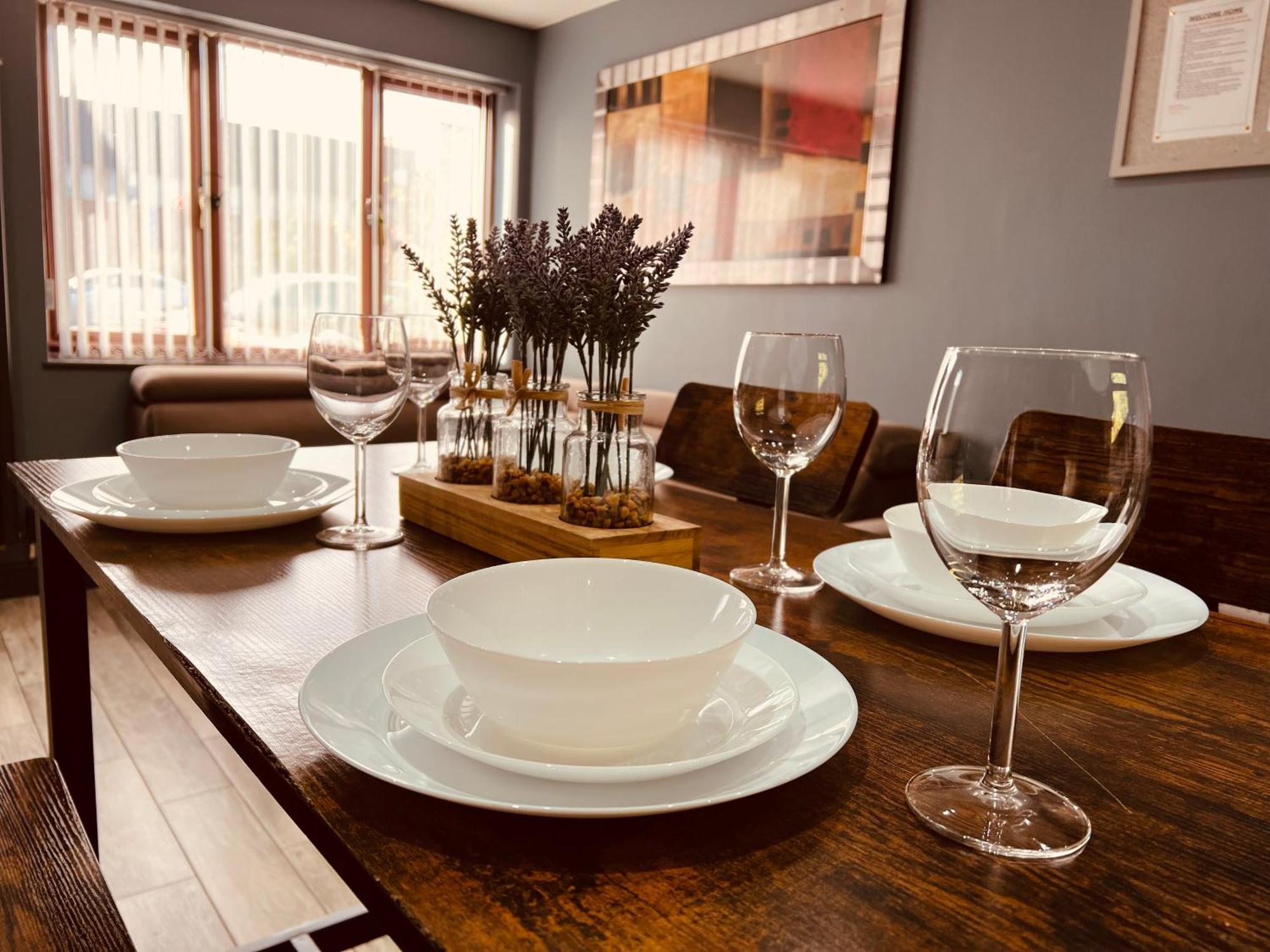 Modern Suites -5 Bedroom House- With Free Parking Birmingham City Екстериор снимка