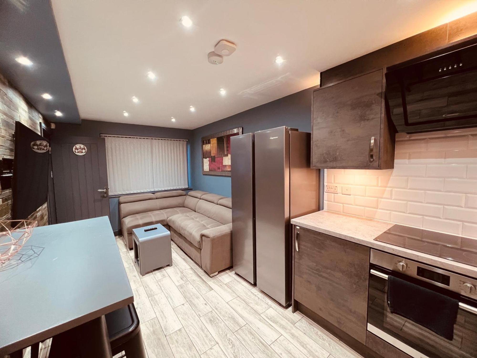 Modern Suites -5 Bedroom House- With Free Parking Birmingham City Екстериор снимка
